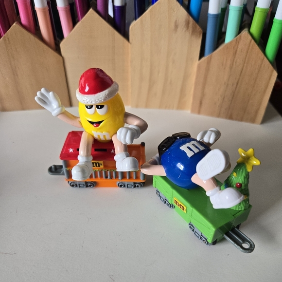 M&M Train Christmas Set 2005 5pc Collectible Plastic Gift Holiday Red Green Mars - Picture 5 of 15